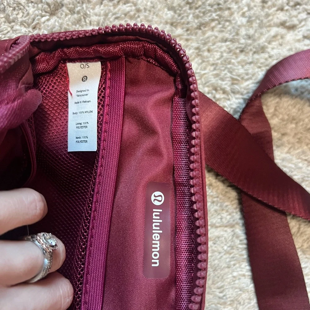 Lululemon Everywhere Belt Bag 1L - Picture 2 of 2